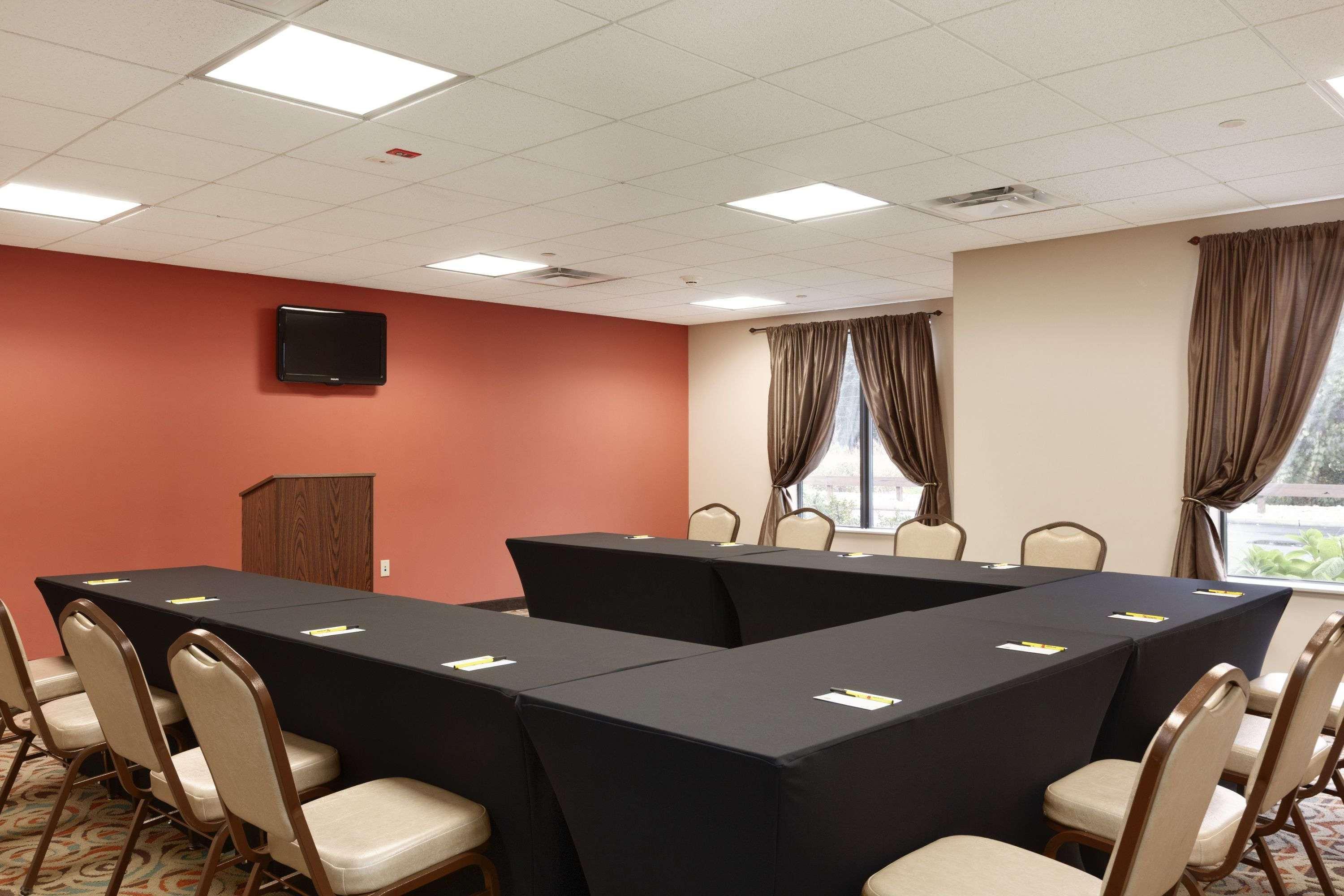 Super 8 By Wyndham Pennsville/Wilmington Exterior photo